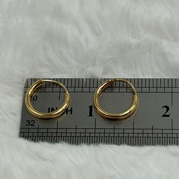 Elegant Gold Tone Hoop Earrings, stamped & signed 925 Sterling silver huggy - Picture 7 of 8